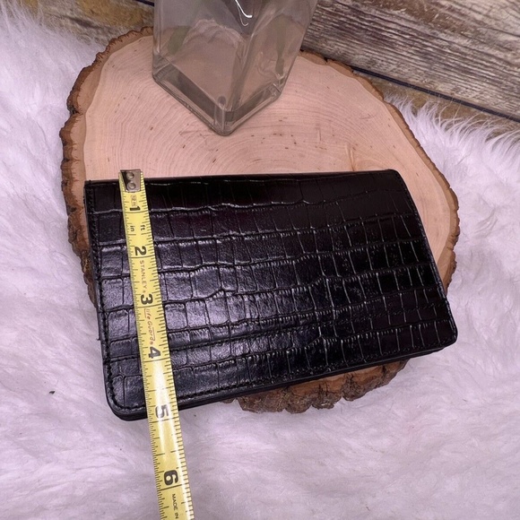 Black Genuine Leather Croc Embossed Snap Button Organizer Wallet - Picture 11 of 12